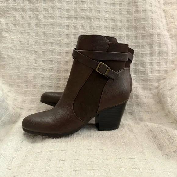 A2 Aerosoles Ankle Boots Invitation Brown Faux Leather Side Zip Heels - Picture 2 of 14